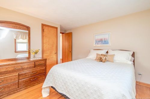 11 Stony Brk Rd, Enfield CT 06082-4025 exterior