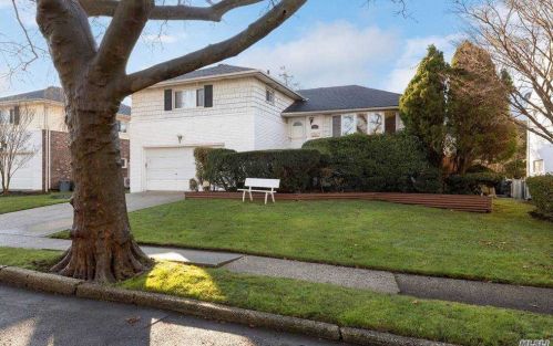 1045 Lawrence Ct, Valley Stream, NY 11581-2744