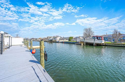 95 Midway St, Babylon NY  11702-4311 exterior