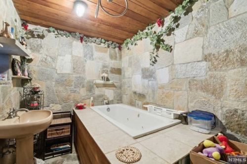 114 Pne St, Cliffside Park NJ 07010-1018 exterior