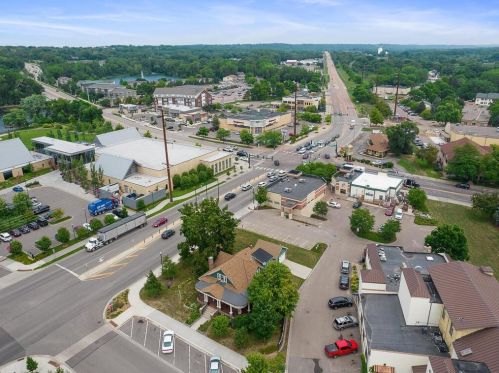 516 Pine St, Chaska, MN 55318-1946