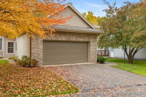 2032 Cross Creek Ct, Grand Rapids, MI 49508-8869