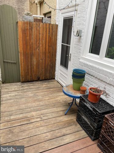 912 Catharine St, Philadelphia PA 19143-2624 exterior