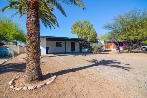 7049 Calle Canis, Tucson AZ  85710-5422 exterior