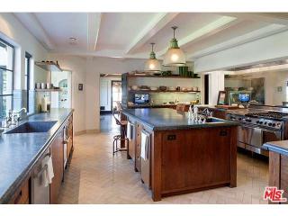 755 Stradella Rd, Los Angeles CA  90077-3307 exterior