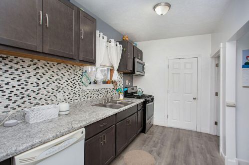 1114 Hamilton Ave, Grand Rapids MI 49504-4219 exterior