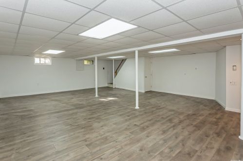 66 Avondale St, Valley Stream NY 11581-1801 exterior