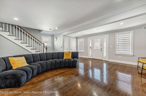 7 Elmwood Ave, West Long Branch NJ  07764-1820 exterior