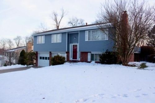 2155 Cayuga Dr, Pittsburgh, PA 15239-2339