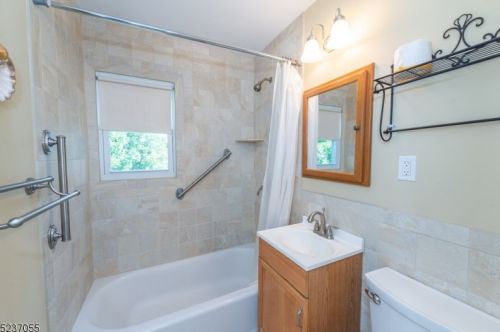 127 Brk Dr, Dover NJ 07801-4704 exterior