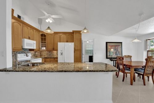 5336 Courtney Cir, Boynton Beach FL 33472-1280 exterior