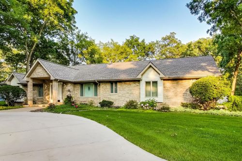 4616 Tile Line Rd, Bull Valley, IL 60012-3272