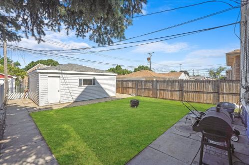 5638 Tripp Ave, Chicago IL 60629-4844 exterior