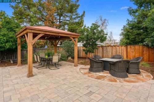 4075 Nulty Dr, Concord CA 94521-1810 exterior