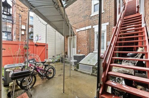 2013 E, Pittsburgh PA 15209-1809 exterior