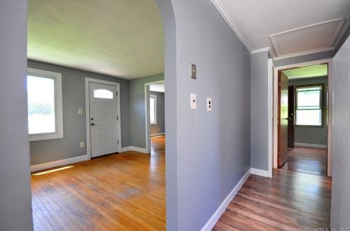 184 St, Windsor CT 06095-2412 exterior