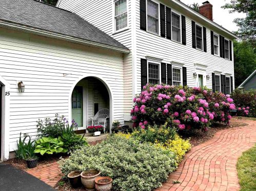 15 Peterson Cir, Concord, NH 03303-3407