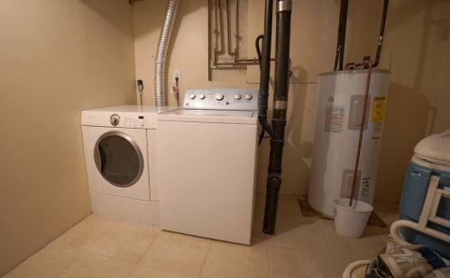 22 Cloran St, Springfield MA 01109-2204 exterior