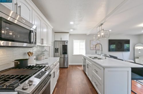 196 Hazel Dr, Concord CA  94523-2916 exterior