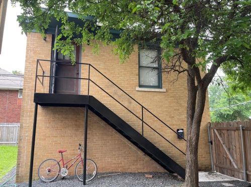 104 38th St, Austin TX  78705-1526 exterior