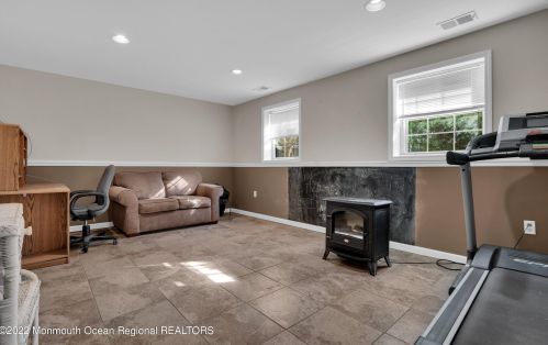 984 Woodlane Rd, Jackson Twp NJ 08527-1556 exterior