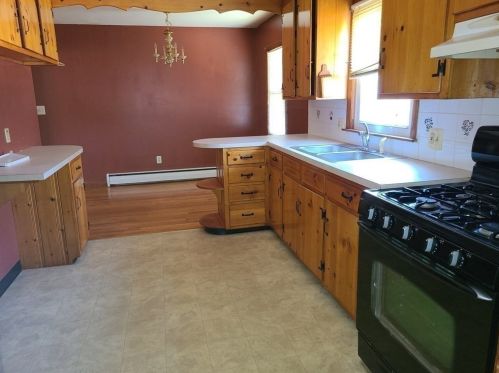 228 Hermitage Dr, Springfield MA 01129-1346 exterior