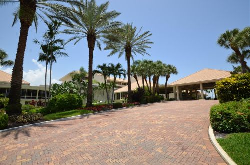 11 Gln Dr, Boynton Beach FL 33436-6207 exterior