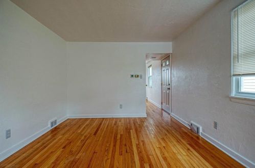 820 Dunster St, Pittsburgh, PA 15226-1427