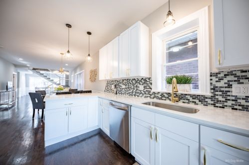 7616 Luella Ave, Chicago IL 60649-4108 exterior