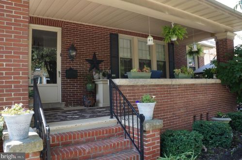 7 Stock St, Hanover, PA 17331-2221