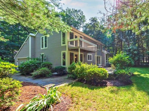 1 Essex Ct, Farmington CT 06032-1433 exterior