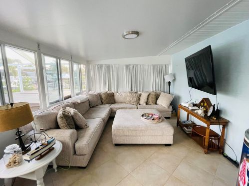 721 Calmoso Dr, Fort Pierce FL 34983-2208 exterior