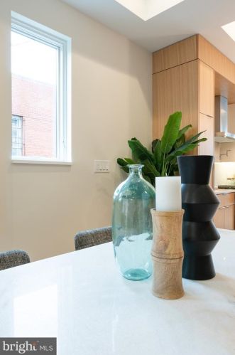 516 21 St, Philadelphia PA 19130-1401 exterior