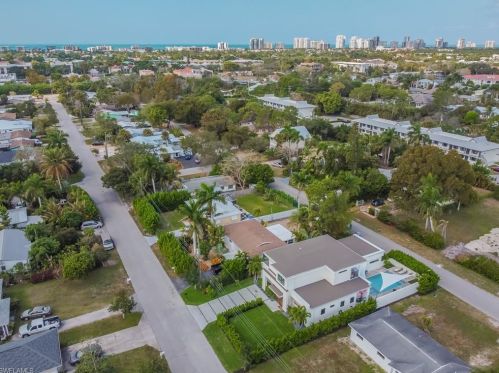 1249 Rordon Ave, Naples FL 34103-4518 exterior