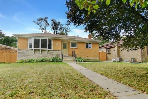 912 Irving Park Rd, Itasca, IL 60143-2225