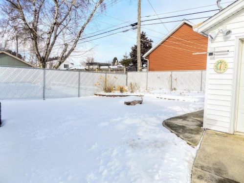 1502 Kuhl St, Manitowoc WI 54220-2720 exterior