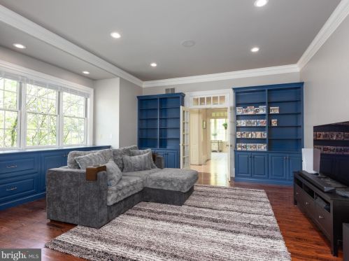 271 Blackburn Dr, Berwyn PA  19312-2801 exterior