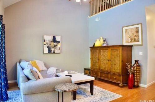 115 Maya Cir, Central Islip, NY 11722-4542