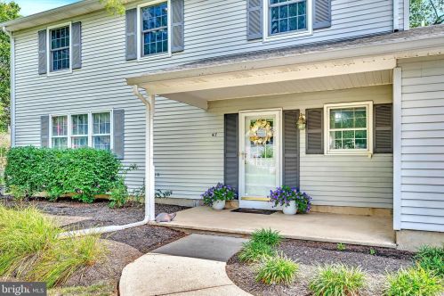 47 Crestwood Dr, Trenton, NJ 08690-1936