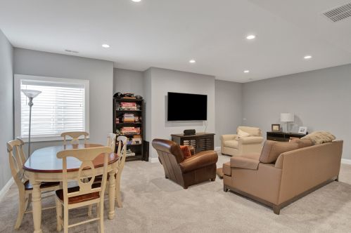 292 Fremont Ave, Elmhurst IL 60126-2200 exterior