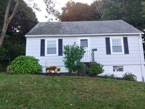 32 Marsh Ave, Worcester, MA 01605-2215