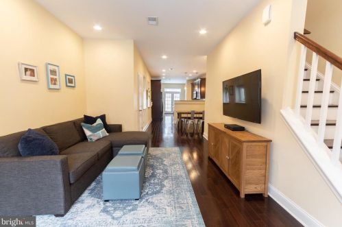 2342 Carpenter St, Philadelphia PA 19146-2418 exterior