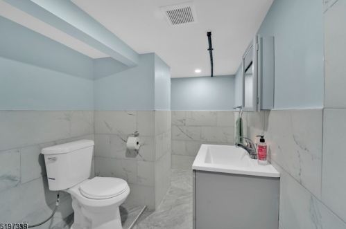 33 Liberty St, Town Center NJ 07052-5501 exterior