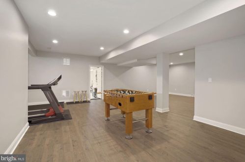 7001 Highland Mdw Ct, Alexandria VA 22315-3963 exterior