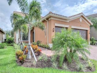 3223 Pacific Dr, Naples, FL 34119-8666