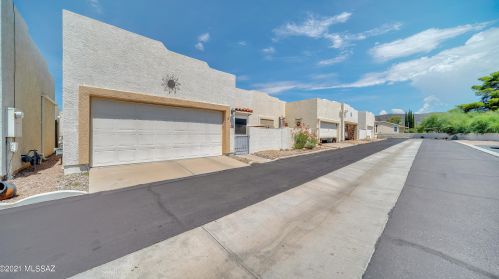 6143 Red Sky Cir, Tucson, AZ 85713-4381