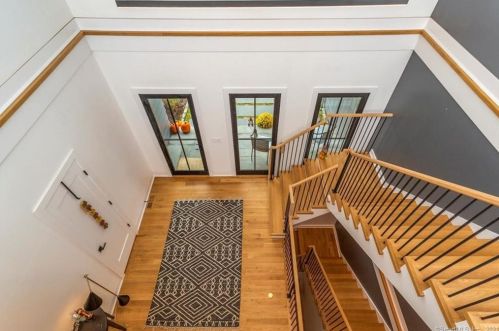 232 Bayberry Ln, Westport CT 06880-4033 exterior