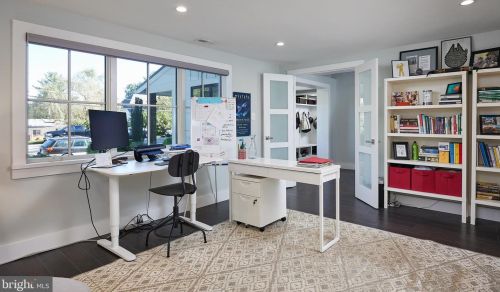 6825 Old Chesterbrook Rd, Mc Lean VA 22101-4408 exterior