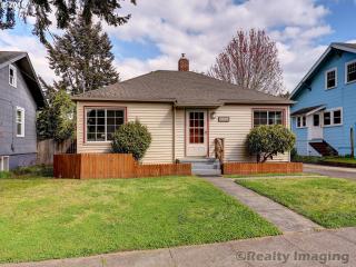 1304 77th Ave, Portland OR  97213-6810 exterior