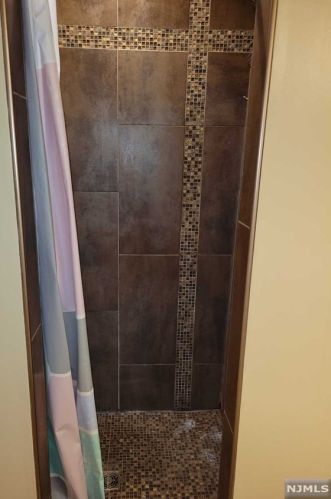 578 Holly Ct, Mahwah NJ 07430-3437 exterior